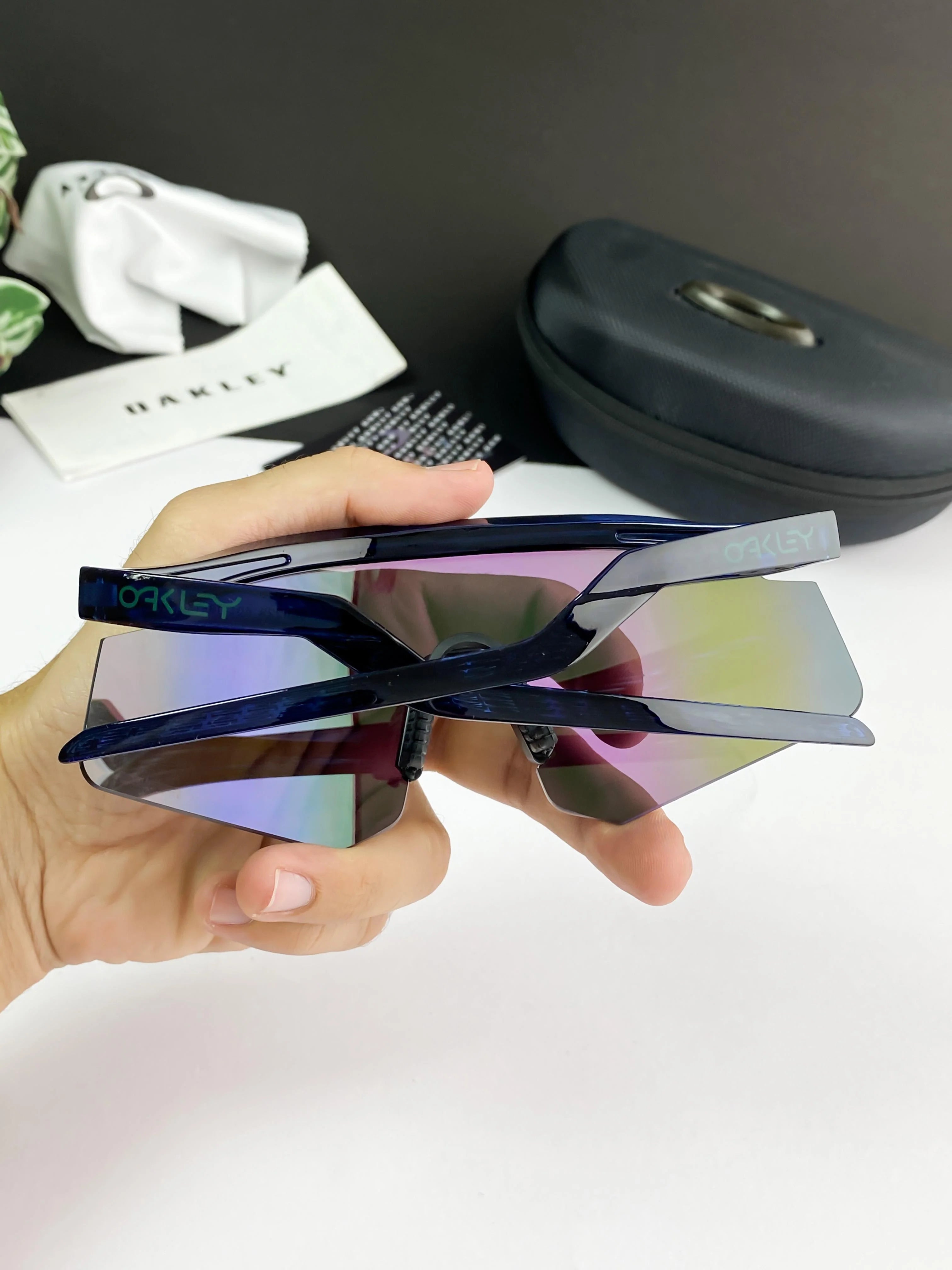 OAKLEY SUNGLASSES WITH ORIGINAL BOX AND KIT