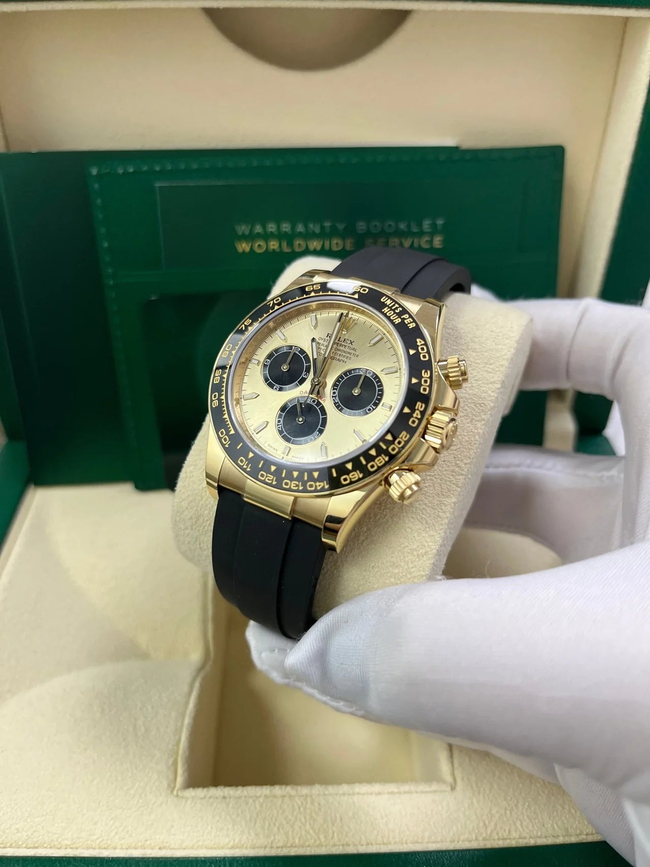 Rolex Cosmograph Daytona Oyster, 40 mm, yellow gold Reference 126518LN